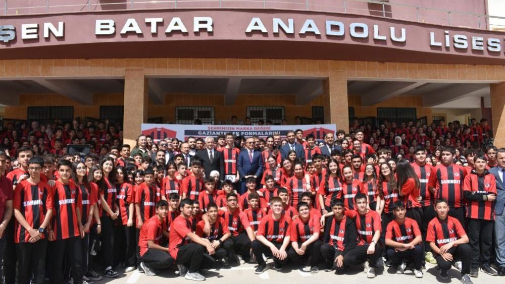 Şahinbey'den öğrencilere 160 bin forma